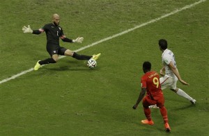 United States' goalkeeper Tim Howard, left, makes a save as Belgium's Romelu Lukaku, front, looks on during the World Cup round of 16 soccer match between Belgium and the USA at the Arena Fonte Nova in Salvador, Brazil, Tuesday, July 1, 2014. (AP Photo/Themba Hadebe)